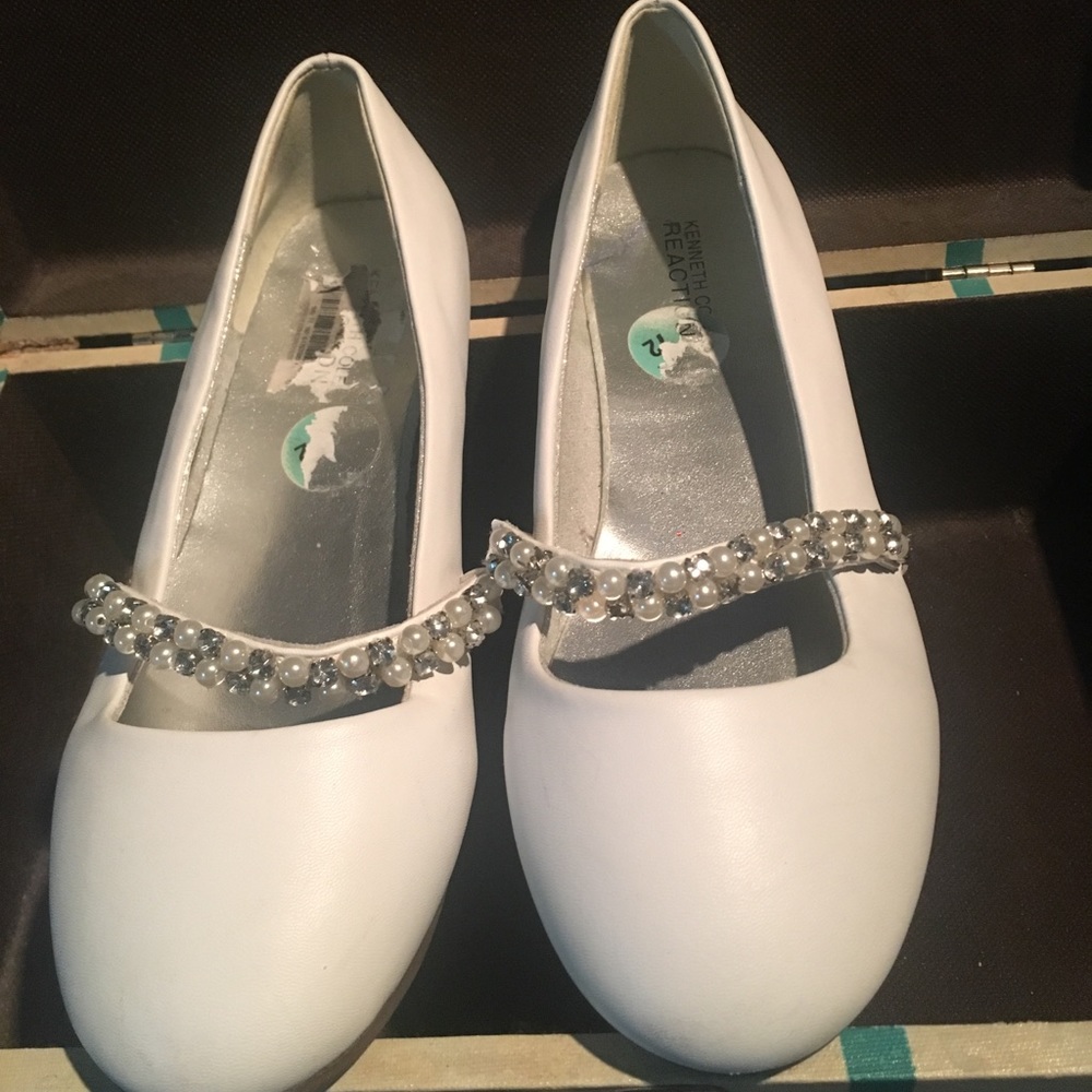 White Kenneth Cole dress shoes